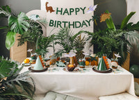 Банер „Happy Birthday“ с динозаври